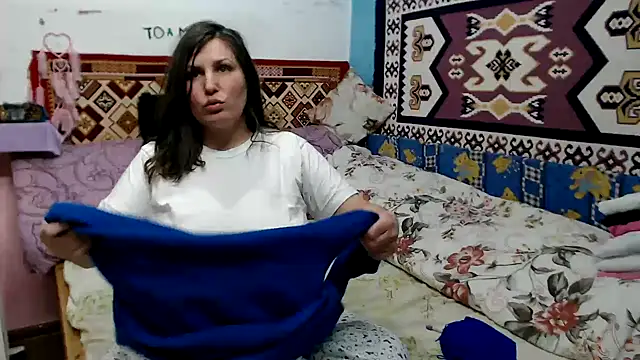 Adelinemilf online show from February 3, 2026, 9:47 am