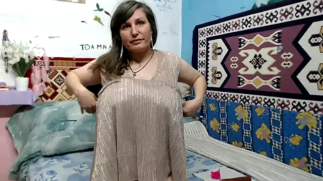 Adelinemilf online show from April 30, 2026, 12:33 pm