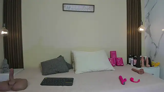 mia gold  online show from July 9, 2026, 7:07 pm
