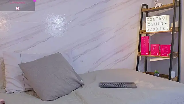 mia gold  online show from August 7, 2026, 2:52 pm