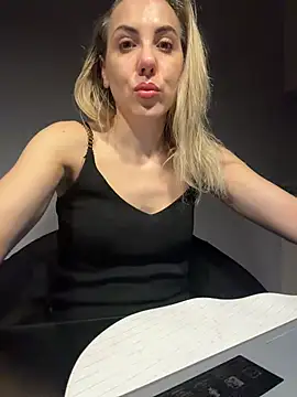 ElenaWhitmore online show from March 6, 2026, 11:34 pm