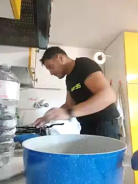 Snapshot of colosone chatting on October 19, 2025, 12:39 pm colosone online show from October 19, 2025, 12:39 pm