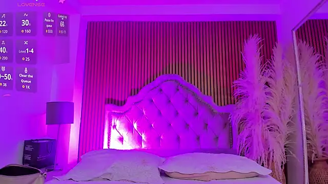 Violett hott  online show from February 19, 2026, 1:29 pm