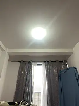 Violett hott  online show from April 30, 2026, 11:38 am