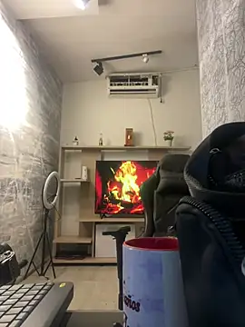 Violett hott  online show from June 2, 2026, 12:40 pm