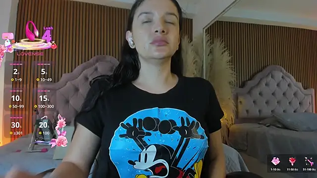 Violett hott  online show from June 16, 2026, 12:41 pm