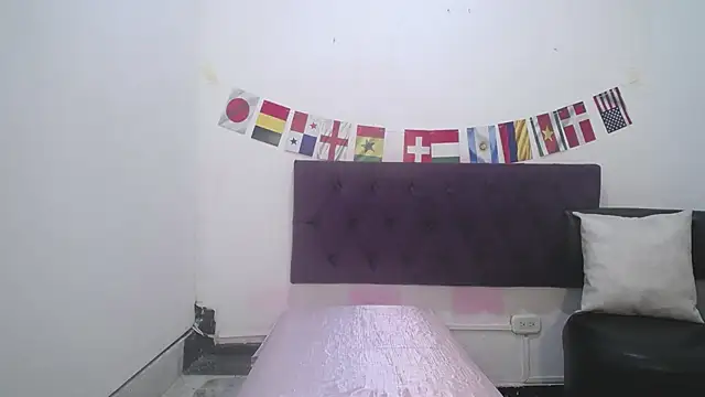 Little18Doll online show from July 18, 2026, 10:35 pm