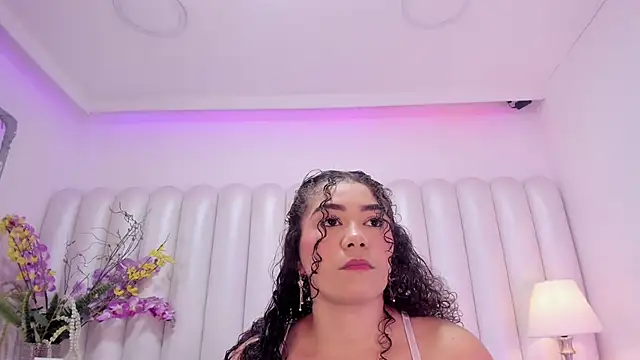 Snapshot of CamilaCastillo chatting on June 10, 2026, 7:46 pm CamilaCastillo online show from June 10, 2026, 7:46 pm