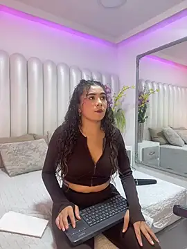 CamilaCastillo online show from July 22, 2026, 7:27 pm