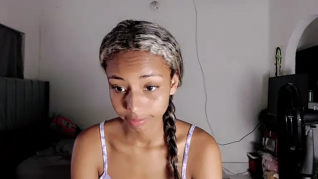 Snapshot of linda_brown_ chatting on March 3, 2026, 12:33 pm linda brown online show from March 3, 2026, 12:33 pm