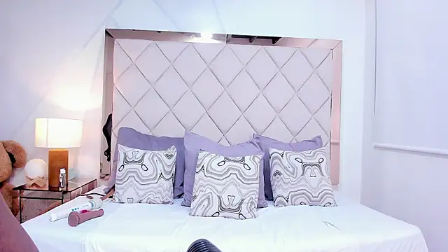 honeyy cherry online show from January 13, 2026, 12:10 pm