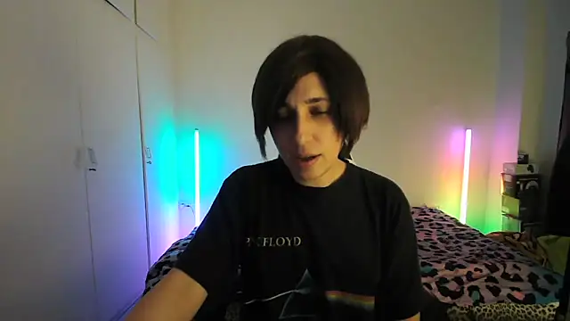 HoneyValentine online show from May 7, 2026, 7:52 pm