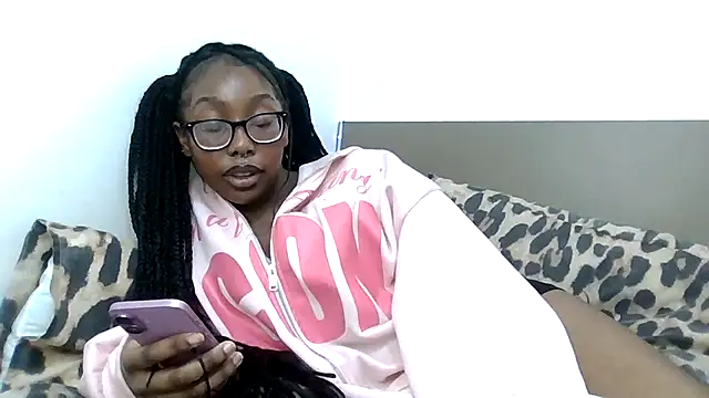 LolaUrFavGirlxxx online show from February 6, 2026, 10:46 pm