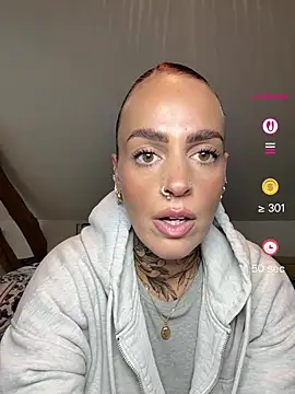 Snapshot of venustattoue chatting on May 19, 2026, 2:56 pm venustattoue online show from May 19, 2026, 2:56 pm