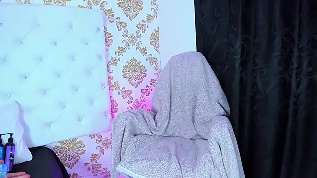 Snapshot of pinky__bunny chatting on July 1, 2026, 2:35 am pinky bunny online show from July 1, 2026, 2:35 am