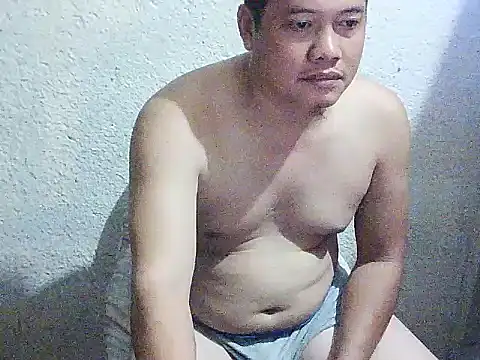 Snapshot of UrAsianGuy90 chatting on January 13, 2026, 12:32 pm UrAsianGuy90 online show from January 13, 2026, 12:32 pm