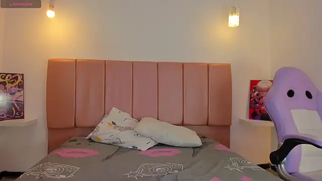 Iamcami  online show from February 11, 2026, 8:36 pm