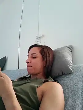 ofjuliaa online show from May 5, 2026, 2:36 pm