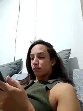 ofjuliaa online show from May 7, 2026, 8:36 pm
