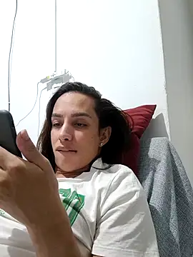 ofjuliaa online show from May 9, 2026, 1:33 am