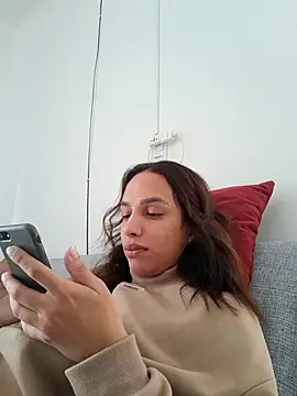 ofjuliaa online show from May 11, 2026, 4:59 pm