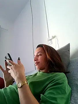 ofjuliaa online show from June 8, 2026, 7:47 pm