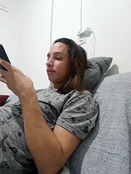 ofjuliaa online show from June 10, 2026, 4:34 am