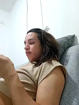 ofjuliaa online show from June 19, 2026, 2:38 am