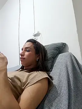 ofjuliaa online show from June 28, 2026, 2:06 am