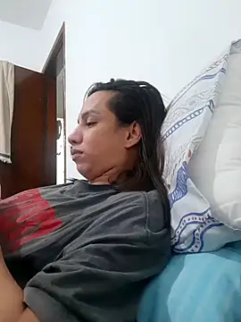 ofjuliaa online show from July 8, 2026, 6:40 am