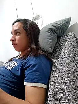ofjuliaa online show from July 13, 2026, 6:16 am