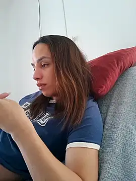 ofjuliaa online show from August 3, 2026, 3:27 pm