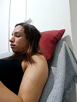 ofjuliaa online show from August 4, 2026, 3:32 am