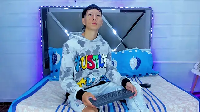 BunnyLove  online show from May 3, 2026, 12:05 am