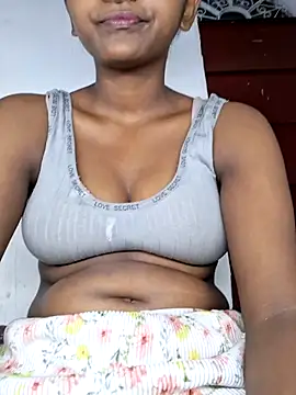 Royal-girl78 online show from May 7, 2026, 4:34 pm
