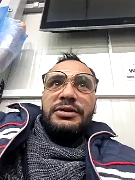 julian-112 online show from February 6, 2026, 9:12 am