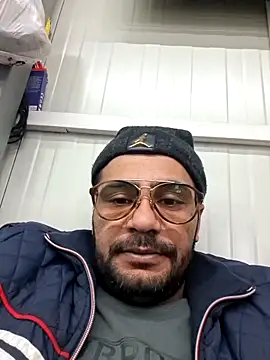 julian-112 online show from February 27, 2026, 9:42 am
