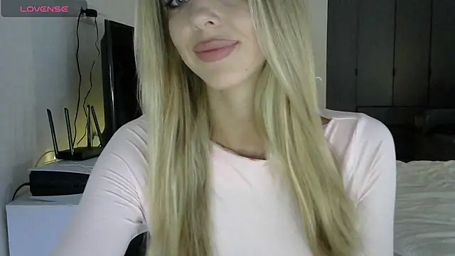 LizaSweetyq online show from April 24, 2026, 11:01 am