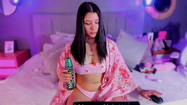 Nathalia stone  online show from February 12, 2026, 4:07 am