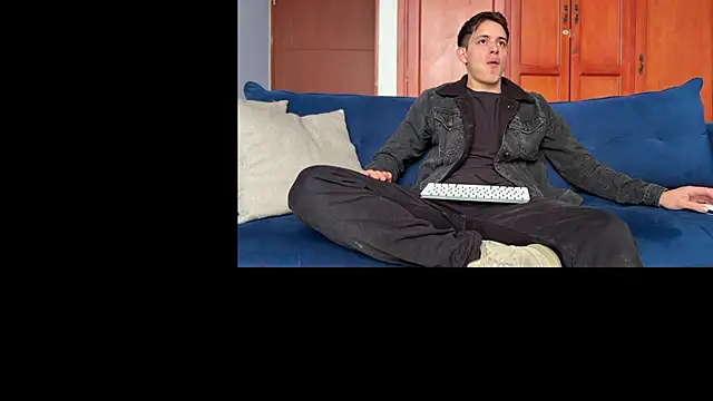 Snapshot of Enzho_liam chatting on April 17, 2026, 2:53 pm Enzho liam online show from April 17, 2026, 2:53 pm