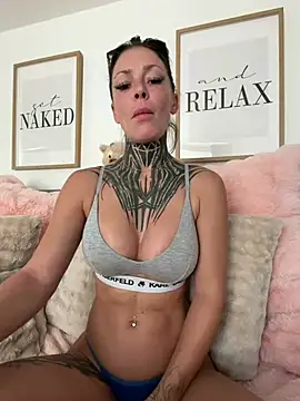 TittenTina online show from July 15, 2026, 3:28 pm