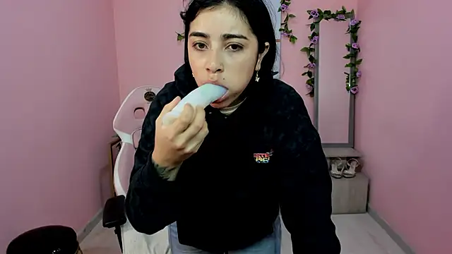 Adri gomez x online show from August 7, 2026, 12:18 pm