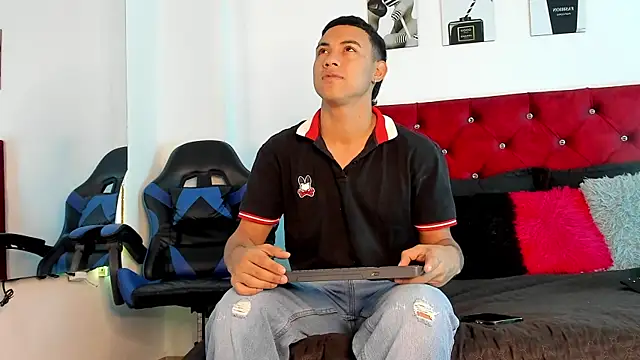 Liamsubtle01 online show from April 22, 2026, 11:12 am