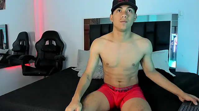 Liamsubtle01 online show from May 5, 2026, 11:07 am