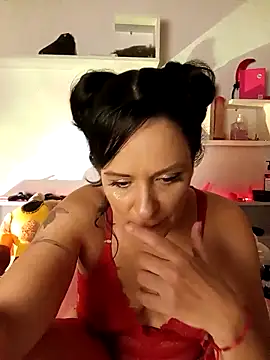 Lunnaluxcam online show from March 21, 2026, 4:39 am