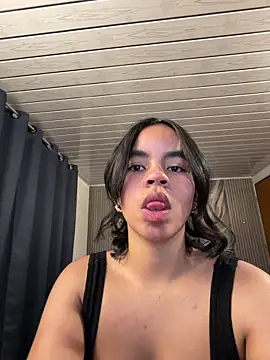 SofiaMante  online show from June 21, 2026, 9:06 pm
