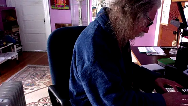 Snapshot of LickYourYoni chatting on April 25, 2026, 3:42 pm LickYourYoni online show from April 25, 2026, 3:42 pm