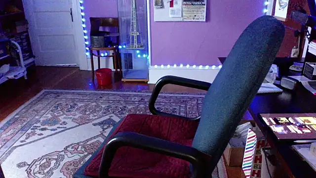 Snapshot of LickYourYoni chatting on May 4, 2026, 1:40 pm LickYourYoni online show from May 4, 2026, 1:40 pm