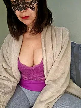 larizinha2026 online show from July 8, 2026, 5:50 pm