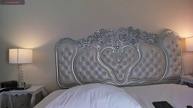 KatheOlson online show from April 30, 2026, 8:57 pm